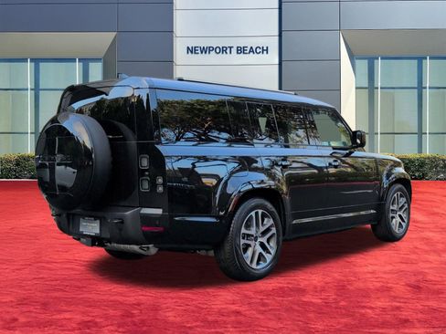 New 2026 Land Rover Defender 130 X-Dynamic SE image 10