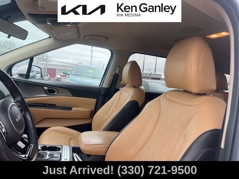 Used 2024 Kia Carnival LX image 11