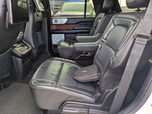 Used 2018 Lincoln Navigator Reserve w/ Technology Package image 14