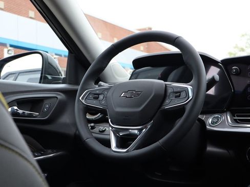 Used 2025 Chevrolet Trax ACTIV w/ Sunroof Package FWD image 41