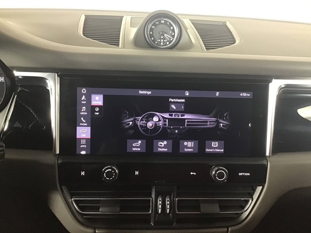 Certified 2023 Porsche Macan Turbo AWD/4WD image 33