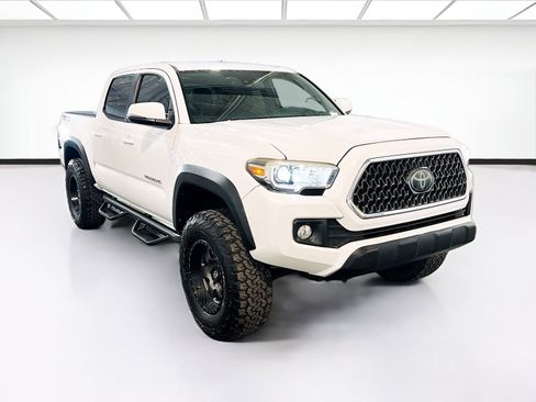 Used 2018 Toyota Tacoma TRD Off-Road w/ Technology Package RWD image 3