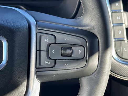 Used 2024 GMC Yukon SLT w/ SLT Luxury Package image 8