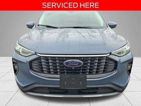 Used 2023 Ford Escape Platinum w/ Premium Technology Package image 2