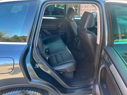 Used 2013 Volkswagen Touareg Sport image 12