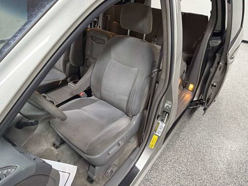 Used 2005 Toyota Sienna CE image 12