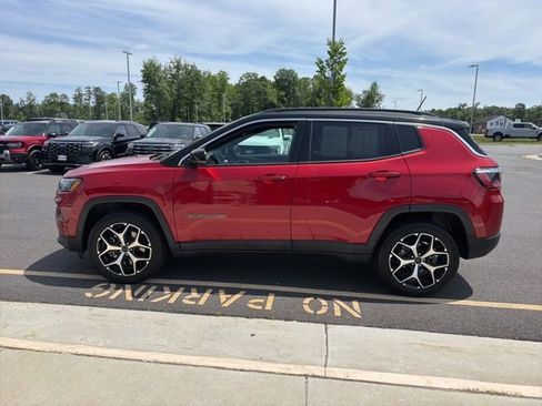 Used 2025 Jeep Compass Limited AWD/4WD image 14