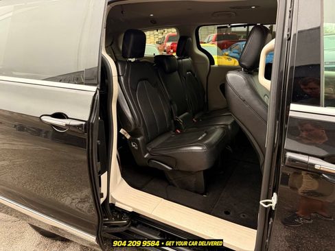 Used 2019 Chrysler Pacifica Touring-L FWD image 26