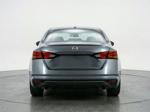 Used 2025 Nissan Altima 2.5 SV FWD image 7
