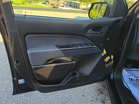 Used 2021 Chevrolet Colorado Z71 AWD/4WD image 10