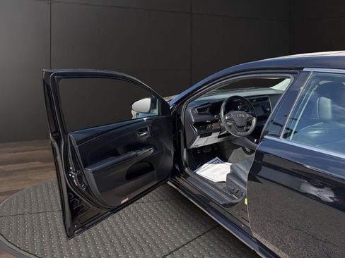 Used 2017 Toyota Avalon XLE Premium w/ All Weather Liner Package FWD image 17