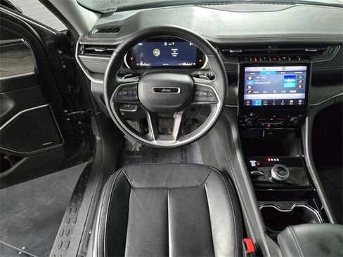 Used 2022 Jeep Grand Cherokee L Limited image 16