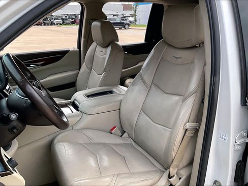 Used 2017 Cadillac Escalade Luxury RWD image 8