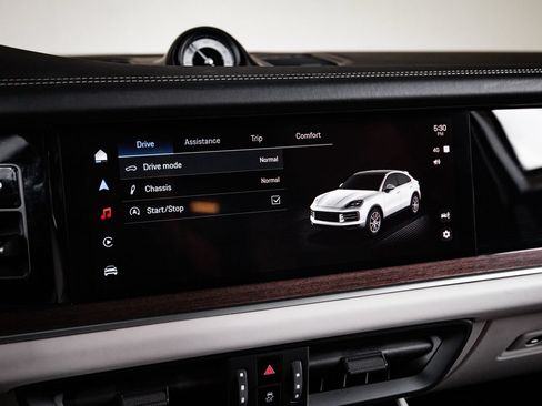 Certified 2024 Porsche Cayenne Coupe AWD/4WD image 18