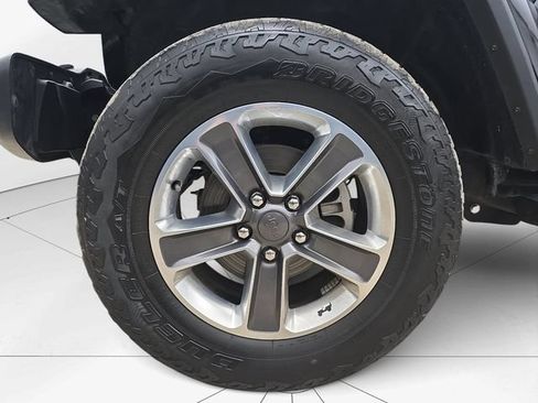 Used 2019 Jeep Wrangler Unlimited Sahara AWD/4WD image 30
