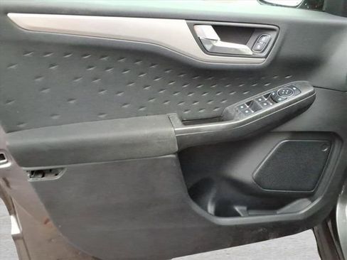 Used 2020 Ford Escape SE image 13