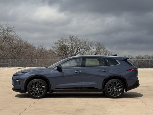 Used 2025 Toyota Crown Signia w/ Advanced Technology Package image 3