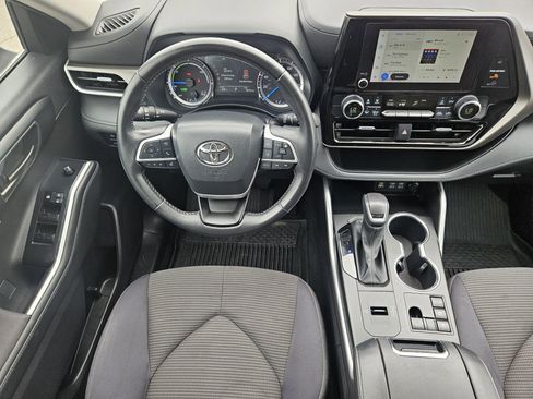 Used 2023 Toyota Highlander LE image 26