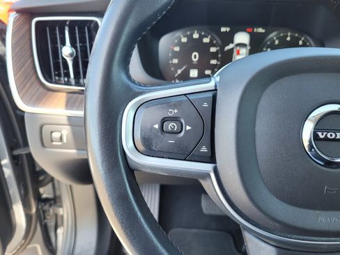 Used 2021 Volvo XC60 T5 Momentum image 21