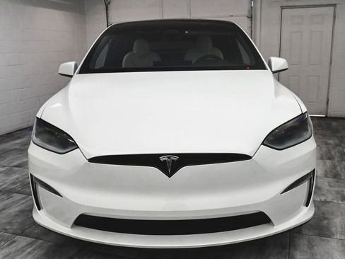Used 2024 Tesla Model X image 2