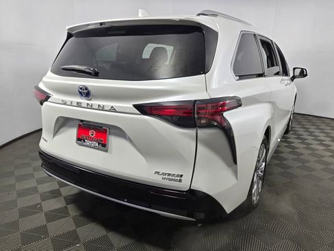 Used 2023 Toyota Sienna Platinum image 8