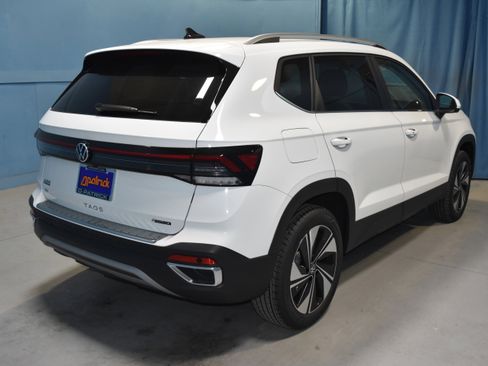 New 2025 Volkswagen Taos SE image 21