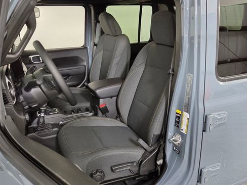 New 2026 Jeep Gladiator Sport image 11