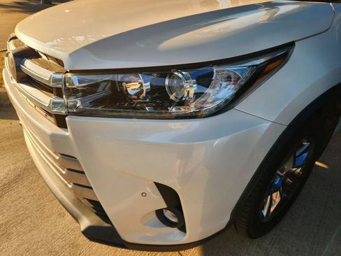 Used 2019 Toyota Highlander Limited Platinum AWD/4WD image 8