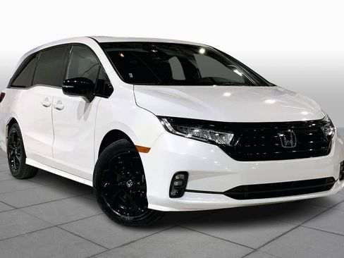 Used 2024 Honda Odyssey Sport image 2