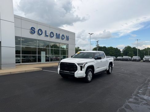 Used 2023 Toyota Tundra SR5 w/ SR5 Premium Package AWD/4WD image 3