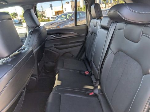 New 2025 Jeep Grand Cherokee Altitude image 7