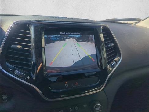 Used 2019 Jeep Cherokee Limited image 9