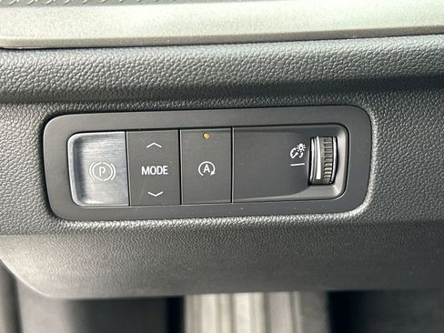 Used 2025 Chevrolet Traverse LT w/ Sun and Wheel Package image 18