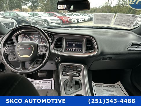 Used 2019 Dodge Challenger SXT image 15
