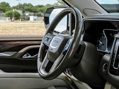 Used 2021 GMC Yukon XL Denali w/ Denali Premium Package RWD image 13