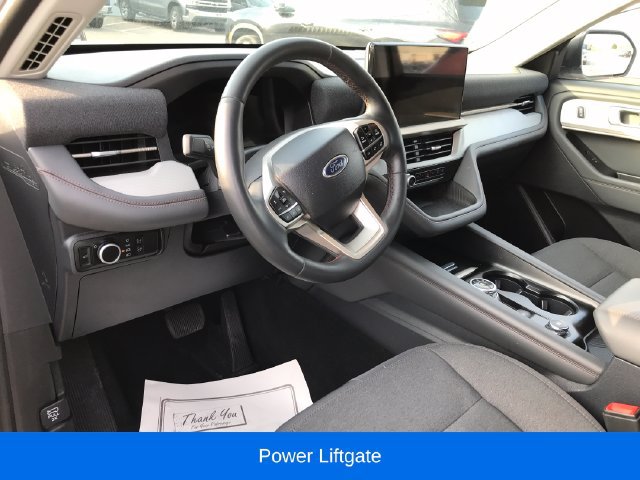 Used 2025 Ford Explorer Active AWD/4WD image 3