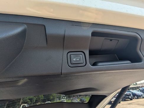 Used 2023 GMC Acadia SLE w/ Driver Convenience Package AWD/4WD image 25