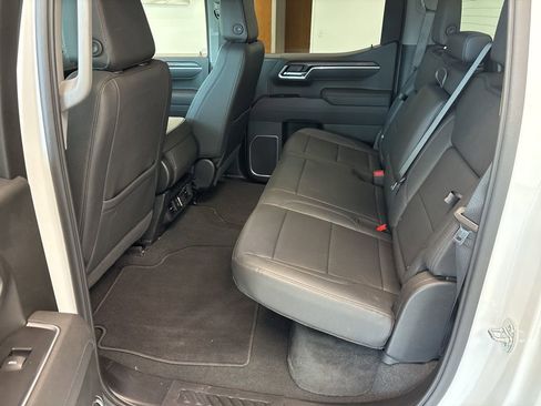 Used 2026 GMC Sierra 1500 SLT image 14