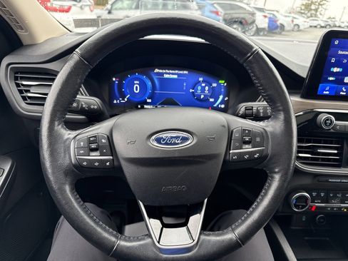 Used 2020 Ford Escape Titanium image 17