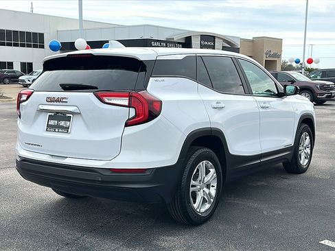 Used 2022 GMC Terrain SLE image 8