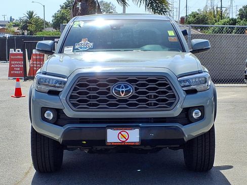 Used 2023 Toyota Tacoma TRD Off-Road w/ Technology Package RWD image 2