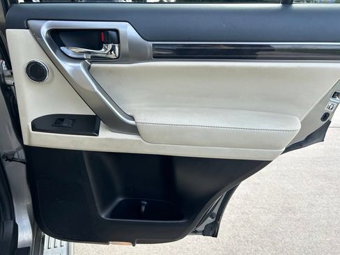 Used 2023 Lexus GX 460 Premium w/ Accessory Package AWD/4WD image 30