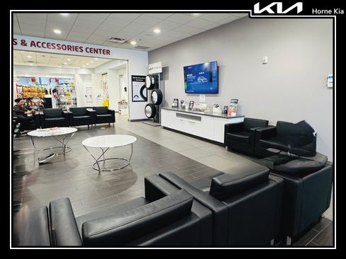 Used 2022 Chrysler Pacifica Limited w/ Uconnect Theater Family Group image 35