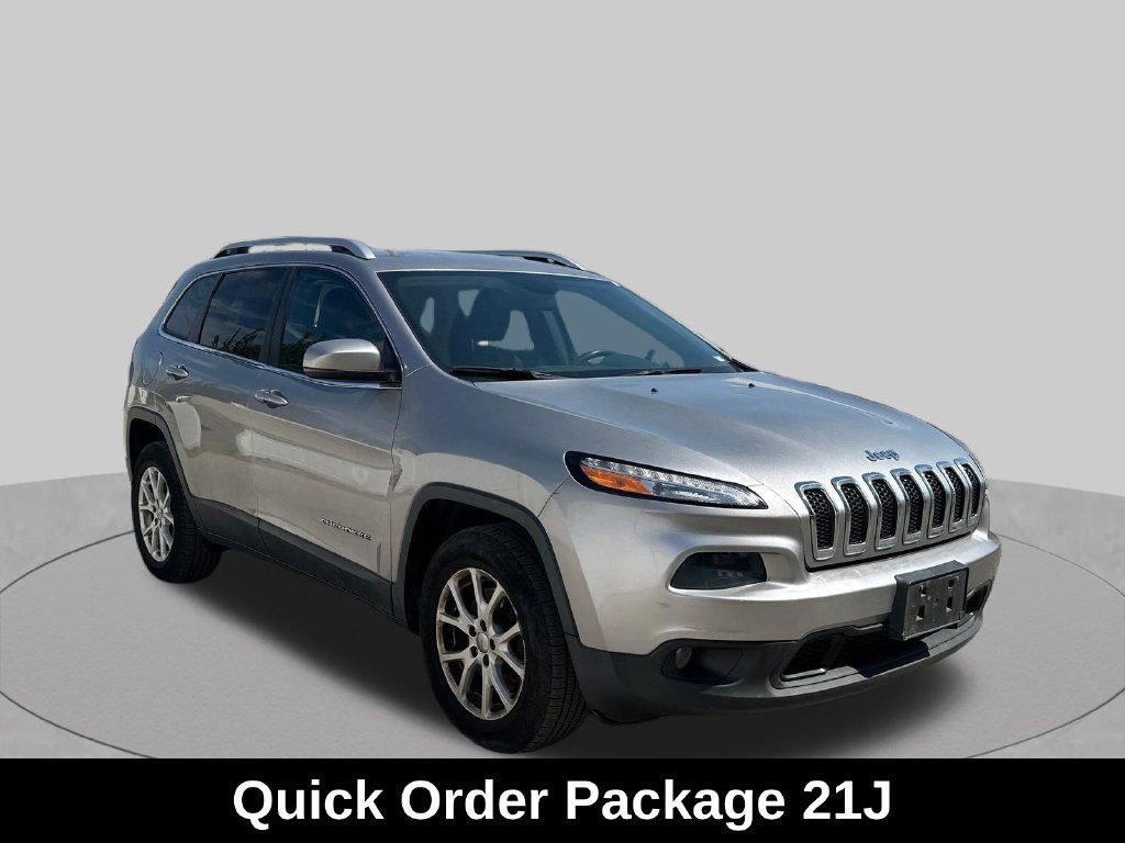 Used 2016 Jeep Cherokee Latitude w/ Safety/Convenience Group AWD/4WD image 9