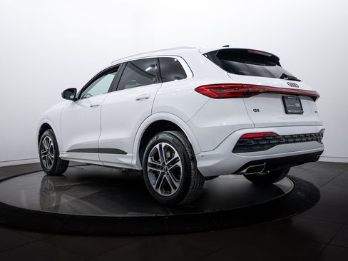 Certified 2025 Audi Q5 Premium w/ Convenience Package AWD/4WD image 5