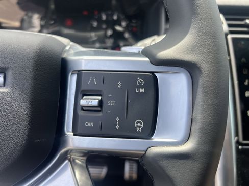 Certified 2025 Land Rover Discovery Dynamic SE AWD/4WD image 23