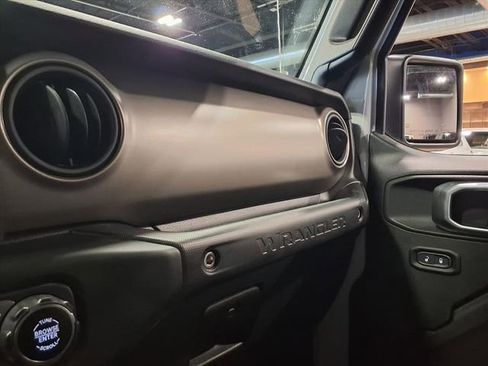 Used 2018 Jeep Wrangler Unlimited Sport S image 24