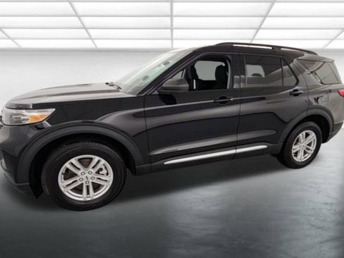 Used 2022 Ford Explorer XLT AWD/4WD image 3