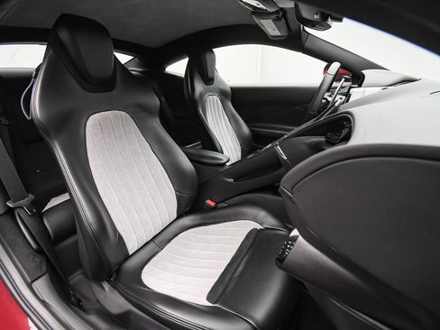 Used 2023 Ferrari Roma image 17