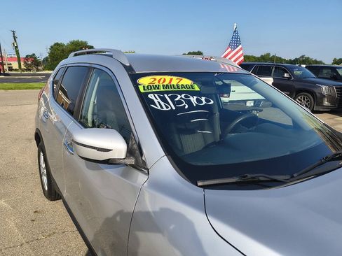 Used 2017 Nissan Rogue SV AWD/4WD image 4